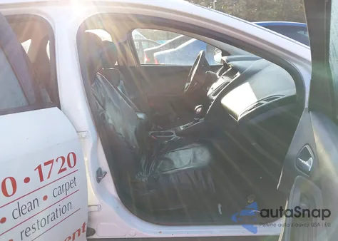 2014 Ford Focus Se z USA, uszkodzony, nr VIN 1FADP3F26EL192107